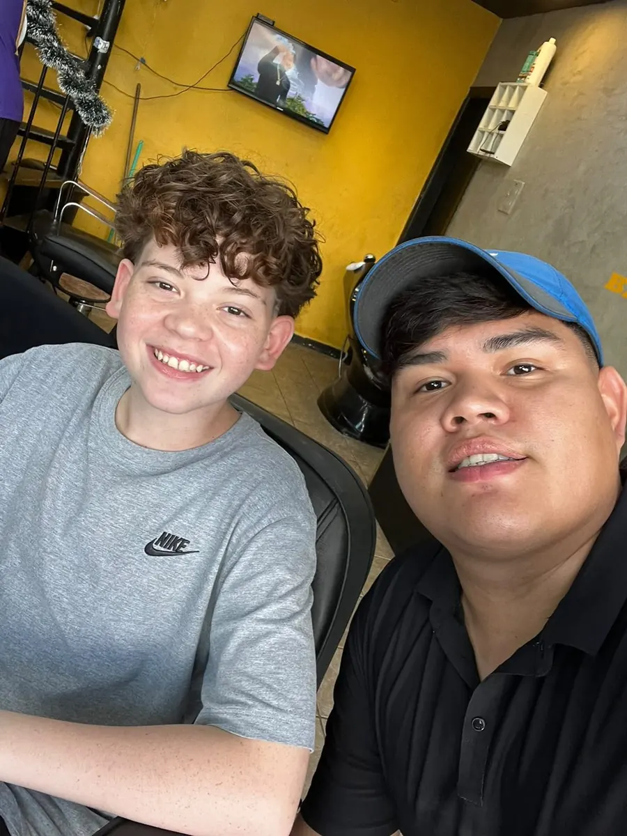 Cliente e barbeiro
